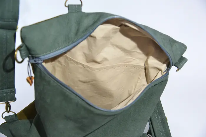 Lederrucksack, Petra M aus geschliffenem Nubuckleder in dunkelgrau und olivgrün, Unikat, hergestellt auf La Palma, Kanarische Inseln, Spanien, Europa