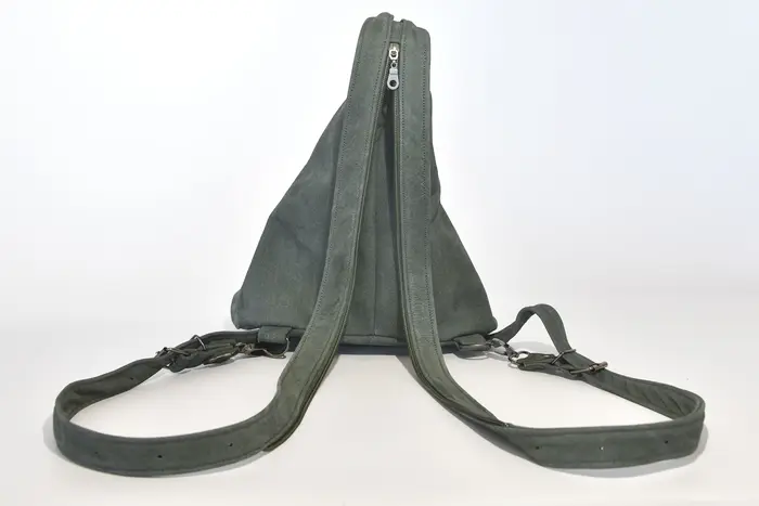 Lederrucksack, Tim S aus geschliffenem Nubuk-Wasserbüffelleder in dunkelgrau, Unikat, hergestellt auf La Palma, Kanarische Inseln, Spanien, Europa
