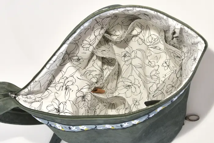 Lederrucksack, Tim S aus geschliffenem Nubuk-Wasserbüffelleder in dunkelgrau, Unikat, hergestellt auf La Palma, Kanarische Inseln, Spanien, Europa