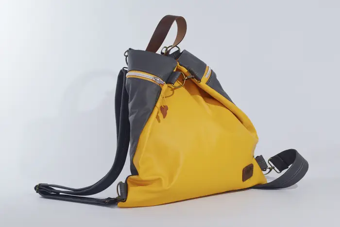 Lederrucksack, Petra M aus Nappa-Wasserbüffelleder in gelb und anthrazit, Unikat, hergestellt auf La Palma, Kanarische Inseln, Spanien, Europa