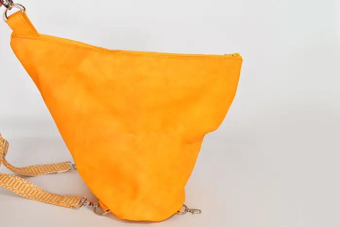 Lederrucksack, Tim S aus vollnarbigem, pflanzlich softem Rindsleder in gelb, Unikat, hergestellt auf La Palma, Kanarische Inseln, Spanien, Europa
