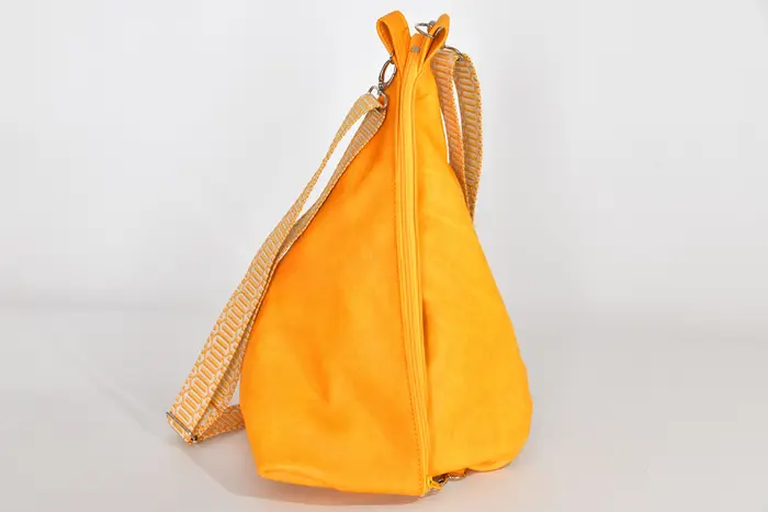 Lederrucksack, Tim S aus vollnarbigem, pflanzlich softem Rindsleder in gelb, Unikat, hergestellt auf La Palma, Kanarische Inseln, Spanien, Europa