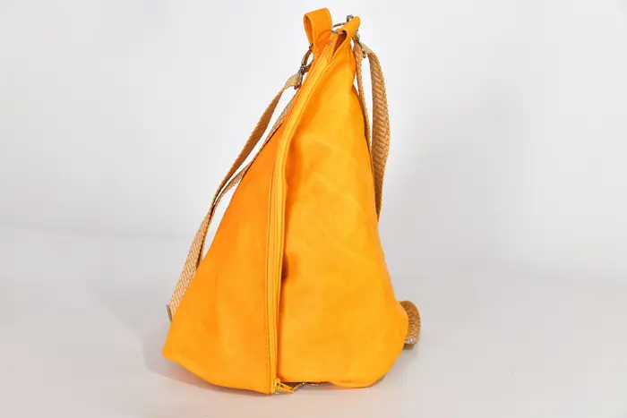 Lederrucksack, Tim S aus vollnarbigem, pflanzlich softem Rindsleder in gelb, Unikat, hergestellt auf La Palma, Kanarische Inseln, Spanien, Europa