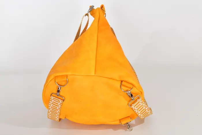 Lederrucksack, Tim S aus vollnarbigem, pflanzlich softem Rindsleder in gelb, Unikat, hergestellt auf La Palma, Kanarische Inseln, Spanien, Europa
