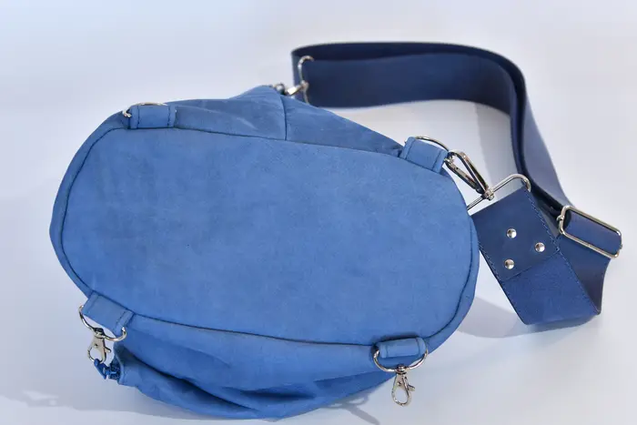 Lederrucksack, Tim S aus feinem, weichem Rindsnubuckleder in jeansblau, Unikat, hergestellt auf La Palma, Kanarische Inseln, Spanien, Europa