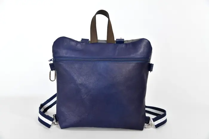 Lederrucksack, Petra blando M aus vollnarbig, pflanzlich softem Rindsleder und Nappa-Wasserbüffelleder in marineblau und anthrazit, Unikat, hergestellt auf La Palma, Kanarische Inseln, Spanien, Europa