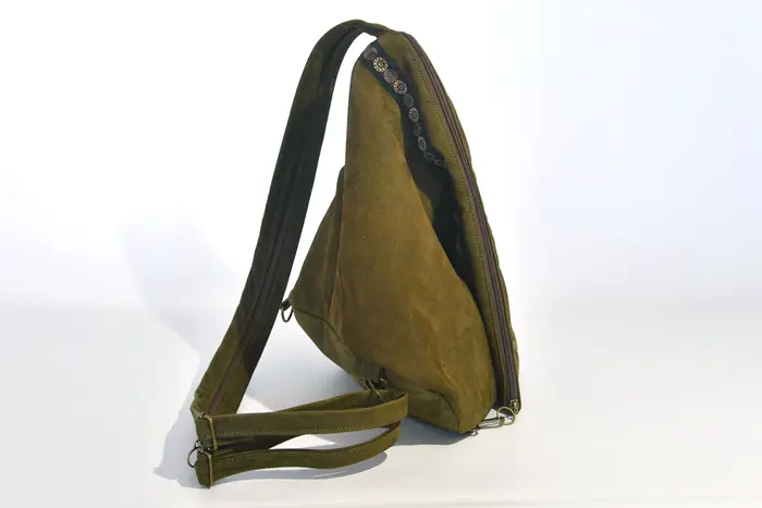 Lederrucksack, Tim S aus geschliffenem Nubuckleder in olivgrün, Unikat, hergestellt auf La Palma, Kanarische Inseln, Spanien, Europa