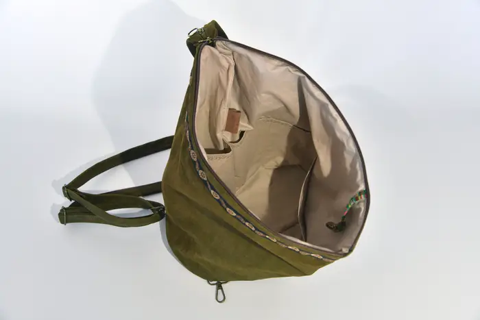 Lederrucksack, Tim S aus geschliffenem Nubuckleder in olivgrün, Unikat, hergestellt auf La Palma, Kanarische Inseln, Spanien, Europa