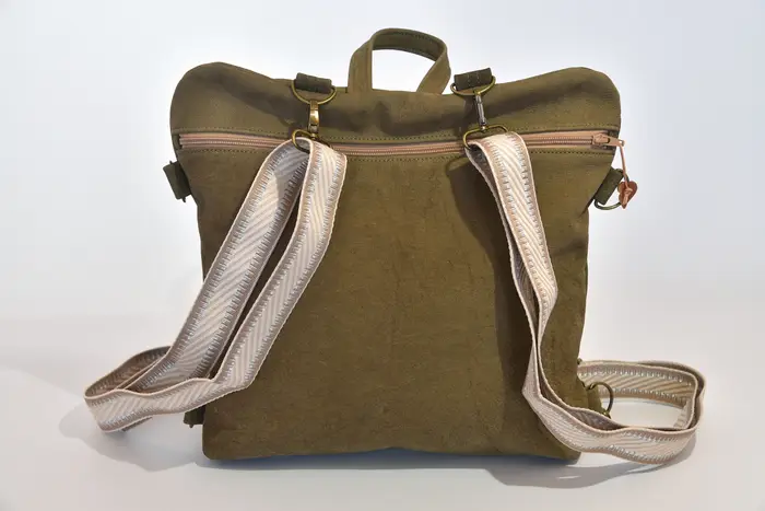 Lederrucksack, Petra blando M aus geschliffenem olivgrünem Nubkabelleder, Unikat, hergestellt auf La Palma, Kanarische Inseln, Spanien, Europa