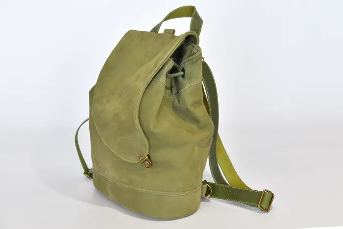 Lederrucksack, Niki M aus fein weichem Nubuckleder in olivgrün, Unikat, hergestellt auf La Palma, Kanarische Inseln, Spanien, Europa