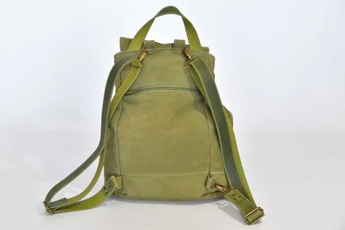 Lederrucksack, Niki M aus fein weichem Nubuckleder in olivgrün, Unikat, hergestellt auf La Palma, Kanarische Inseln, Spanien, Europa