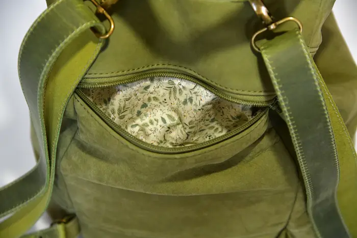 Lederrucksack, Niki M aus fein weichem Nubuckleder in olivgrün, Unikat, hergestellt auf La Palma, Kanarische Inseln, Spanien, Europa