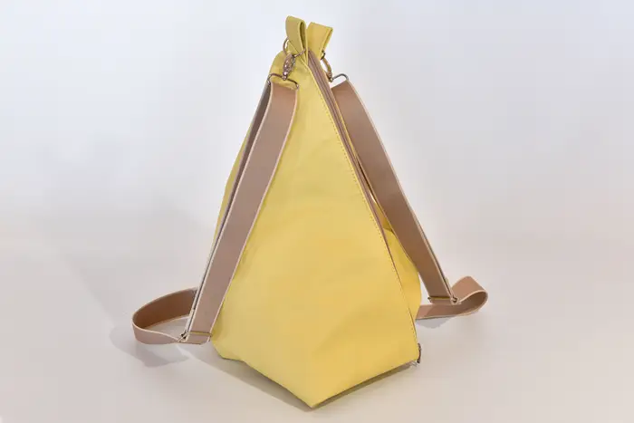 Lederrucksack, Tim S aus Nappa-Wasserbüffelleder in pastellgelb, Unikat, hergestellt auf La Palma, Kanarische Inseln, Spanien, Europa