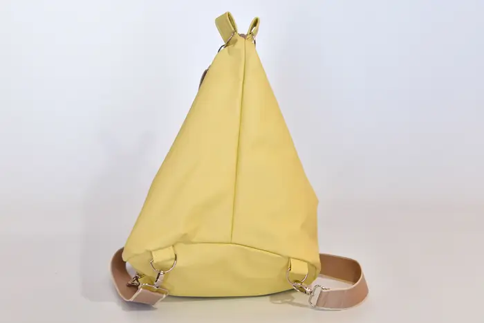 Lederrucksack, Tim S aus Nappa-Wasserbüffelleder in pastellgelb, Unikat, hergestellt auf La Palma, Kanarische Inseln, Spanien, Europa