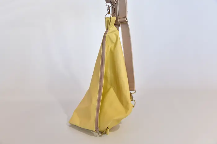 Lederrucksack, Tim S aus Nappa-Wasserbüffelleder in pastellgelb, Unikat, hergestellt auf La Palma, Kanarische Inseln, Spanien, Europa
