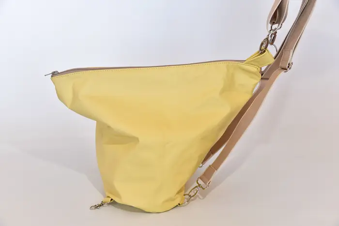 Lederrucksack, Tim S aus Nappa-Wasserbüffelleder in pastellgelb, Unikat, hergestellt auf La Palma, Kanarische Inseln, Spanien, Europa