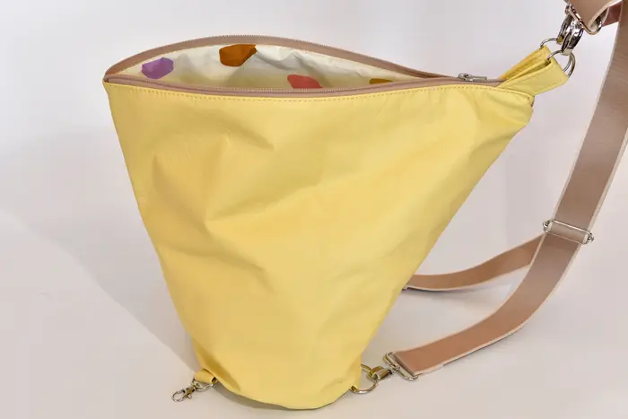 Lederrucksack, Tim S aus Nappa-Wasserbüffelleder in pastellgelb, Unikat, hergestellt auf La Palma, Kanarische Inseln, Spanien, Europa