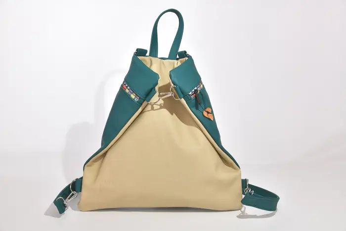Lederrucksack, Petra M aus Nappa-Wasserbüffelleder in petrol und Napparindsleder in eierschale, Unikat, hergestellt auf La Palma, Kanarische Inseln, Spanien, Europa