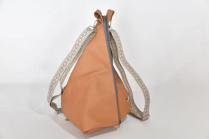 Lederrucksack, Tim S aus Nappa-Wasserbüffelleder in sandgelb, Unikat, hergestellt auf La Palma, Kanarische Inseln, Spanien, Europa