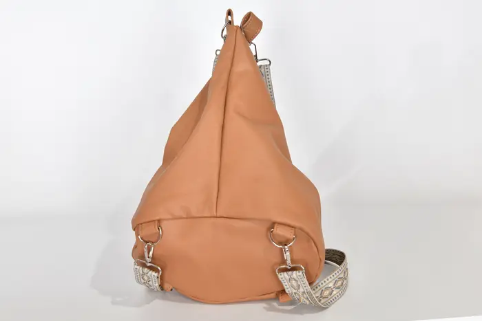 Lederrucksack, Tim S aus Nappa-Wasserbüffelleder in sandgelb, Unikat, hergestellt auf La Palma, Kanarische Inseln, Spanien, Europa