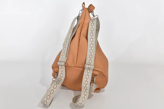 Lederrucksack, Tim S aus Nappa-Wasserbüffelleder in sandgelb, Unikat, hergestellt auf La Palma, Kanarische Inseln, Spanien, Europa