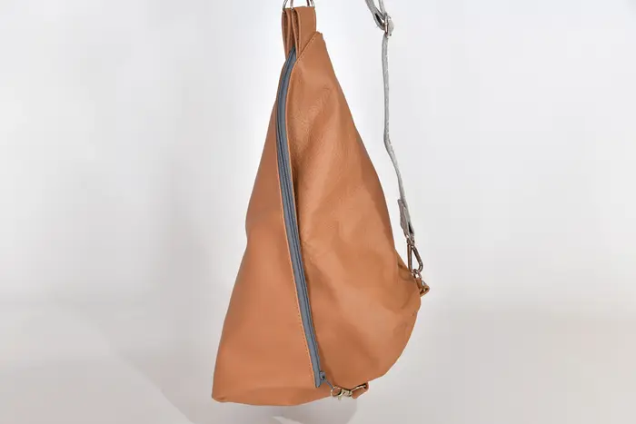 Lederrucksack, Tim S aus Nappa-Wasserbüffelleder in sandgelb, Unikat, hergestellt auf La Palma, Kanarische Inseln, Spanien, Europa