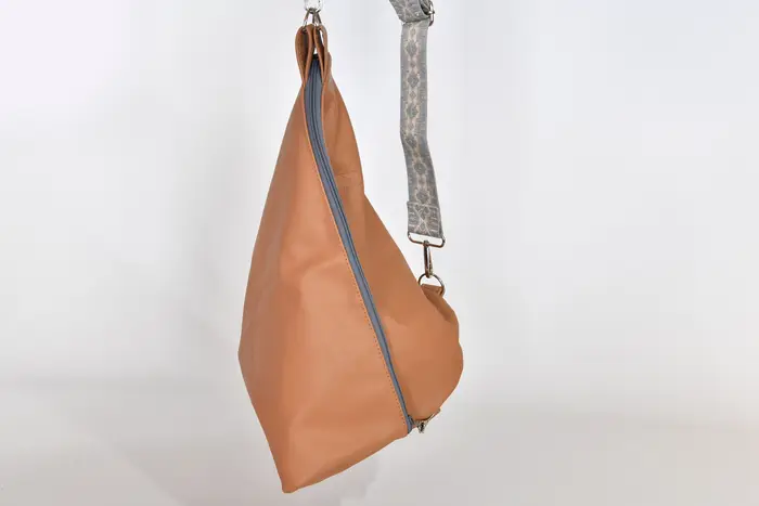 Lederrucksack, Tim S aus Nappa-Wasserbüffelleder in sandgelb, Unikat, hergestellt auf La Palma, Kanarische Inseln, Spanien, Europa
