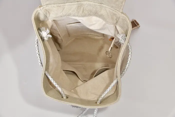 Lederrucksack, Niki M aus weichem, durchgefärbtem Wasserbüffelleder in schlammgrau, Unikat, hergestellt auf La Palma, Kanarische Inseln, Spanien, Europa