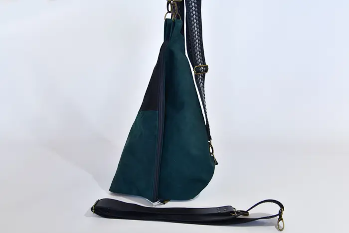 Lederrucksack, Tim S aus geschliffenem Nubuk-Wasserbüffelleder in schwarz und geschliffenem Nubuk-Rindsleder in blaugrün, Unikat, hergestellt auf La Palma, Kanarische Inseln, Spanien, Europa
