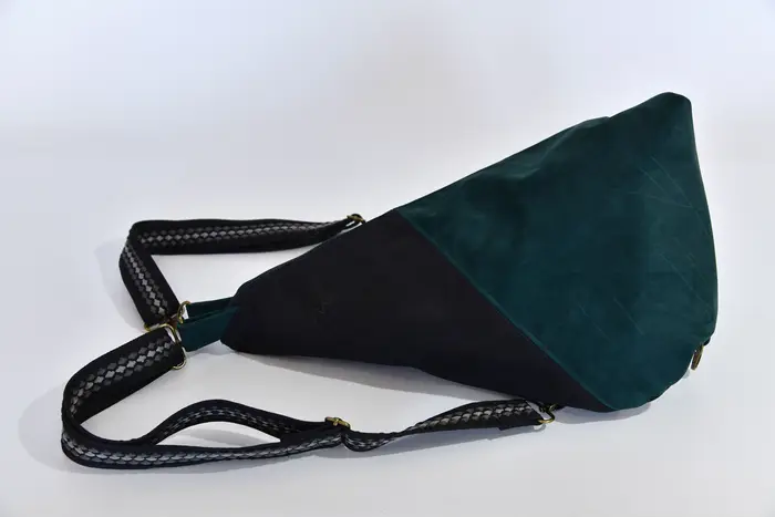 Lederrucksack, Tim S aus geschliffenem Nubuk-Wasserbüffelleder in schwarz und geschliffenem Nubuk-Rindsleder in blaugrün, Unikat, hergestellt auf La Palma, Kanarische Inseln, Spanien, Europa