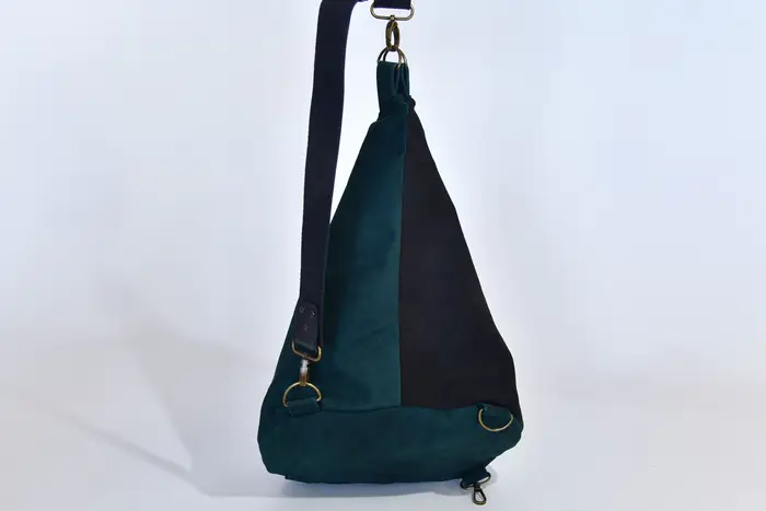Lederrucksack, Tim S aus geschliffenem Nubuk-Wasserbüffelleder in schwarz und geschliffenem Nubuk-Rindsleder in blaugrün, Unikat, hergestellt auf La Palma, Kanarische Inseln, Spanien, Europa