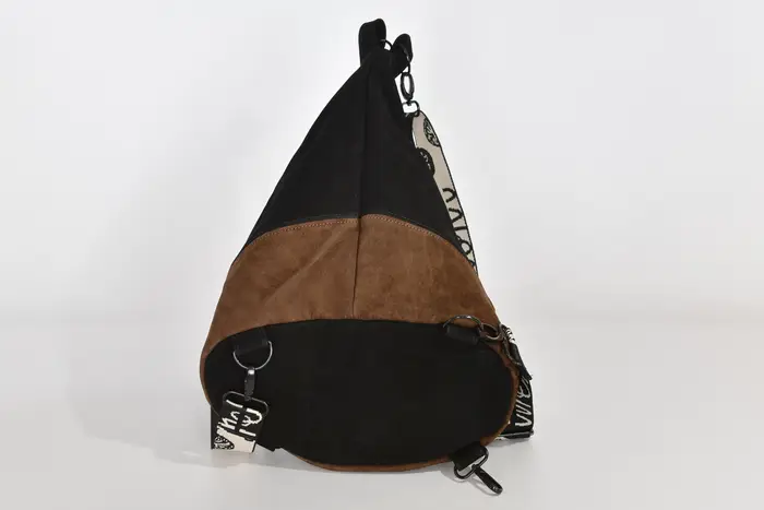 Lederrucksack, Tim S aus geschliffenem Nubuk-Rindsleder in schwarz und geschliffenem Nubuk-Wasserbüffelleder in braun, Unikat, hergestellt auf La Palma, Kanarische Inseln, Spanien, Europa