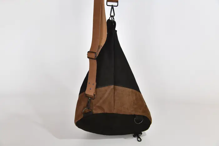 Lederrucksack, Tim S aus geschliffenem Nubuk-Rindsleder in schwarz und geschliffenem Nubuk-Wasserbüffelleder in braun, Unikat, hergestellt auf La Palma, Kanarische Inseln, Spanien, Europa