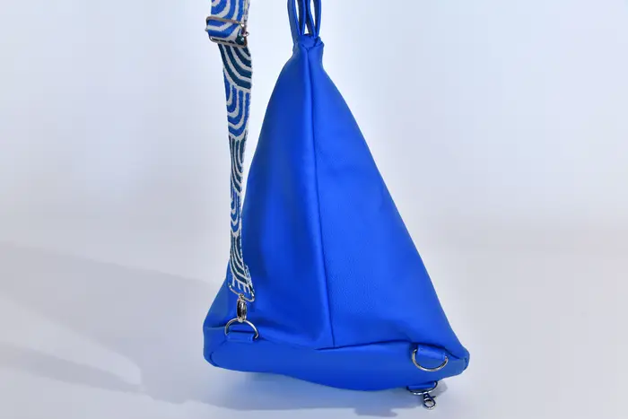 Lederrucksack, Tim S aus Nappa-Rindsleder in sehr blau, Unikat, hergestellt auf La Palma, Kanarische Inseln, Spanien, Europa