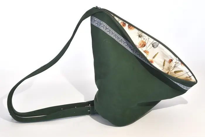 Lederrucksack, Tim S aus geschliffenem Nubuk-Wasserbüffelleder in tannengrün, Unikat, hergestellt auf La Palma, Kanarische Inseln, Spanien, Europa