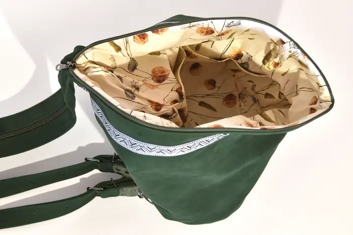 Tim S aus geschliffenem Nubuk-Wasserbüffelleder in tannengrün