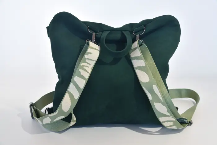 Lederrucksack, Petra blando M aus geschliffenem Nubuckleder in tannengrün, Unikat, hergestellt auf La Palma, Kanarische Inseln, Spanien, Europa