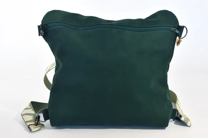 Lederrucksack, Petra blando M aus geschliffenem Nubuckleder in tannengrün, Unikat, hergestellt auf La Palma, Kanarische Inseln, Spanien, Europa