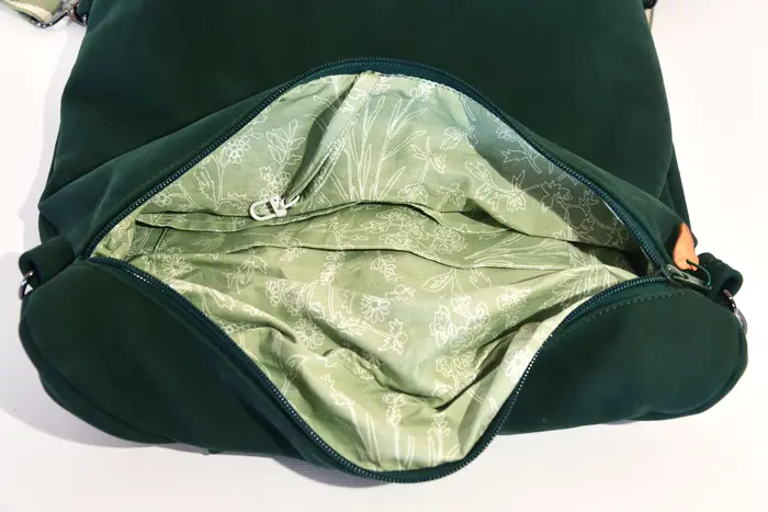 Lederrucksack, Petra blando M aus geschliffenem Nubuckleder in tannengrün, Unikat, hergestellt auf La Palma, Kanarische Inseln, Spanien, Europa