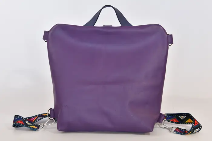 Lederrucksack, Petra blando M mit Zierreißverschluss aus weichem Anilin-Nappaleder in violett, Unikat, hergestellt auf La Palma, Kanarische Inseln, Spanien, Europa