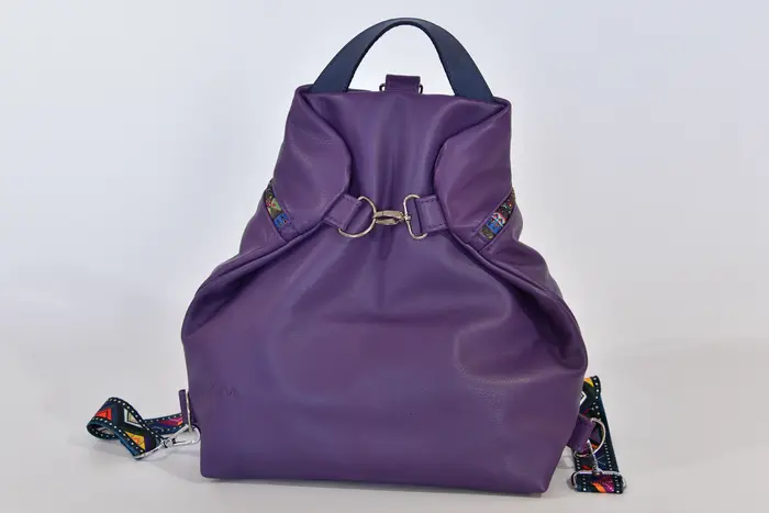 Lederrucksack, Petra blando M mit Zierreißverschluss aus weichem Anilin-Nappaleder in violett, Unikat, hergestellt auf La Palma, Kanarische Inseln, Spanien, Europa