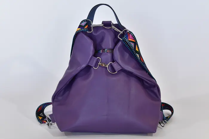 Lederrucksack, Petra blando M mit Zierreißverschluss aus weichem Anilin-Nappaleder in violett, Unikat, hergestellt auf La Palma, Kanarische Inseln, Spanien, Europa