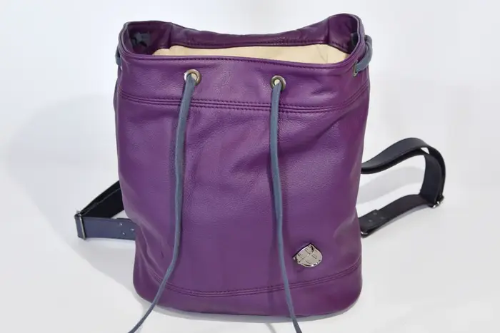 Niki M aus violettem Anilin-Nappa-Rindsleder