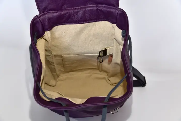 Niki M aus violettem Anilin-Nappa-Rindsleder