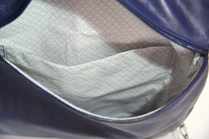 Lederrucksack, Petra M aus Nappa-Wasserbüffelleder in weiß und vollnarbig, pflanzlich softem Rindsleder in marineblau, Unikat, hergestellt auf La Palma, Kanarische Inseln, Spanien, Europa