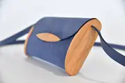 Jenny XS aus blauem PullUp-Wasserbüffel-Blankleder mit Eschenholz