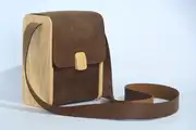 Bernd M aus geschliffenem, antikem Wasserbüffel-Blankleder in dunkelbraun mit Eschenholz