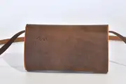 Jenny XS aus geschliffenem antikem dunkelbraunem Wasserbüffel-Blankleder mit Kirschholz aus Deutschland