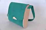 Tabea M aus minttürkis PullUp-Wasserbüffel-Blankleder mit weiß geöltem Eschenholz
