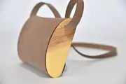 Jenny XS aus geschliffenem PullUp-Wasserbüffel-Blankleder in graubraun mit Orangenholz aus La Palma